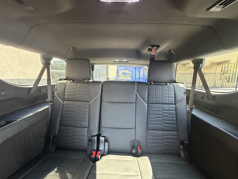 Used 2026 Cadillac Escalade ESV V AWD/4WD image 18