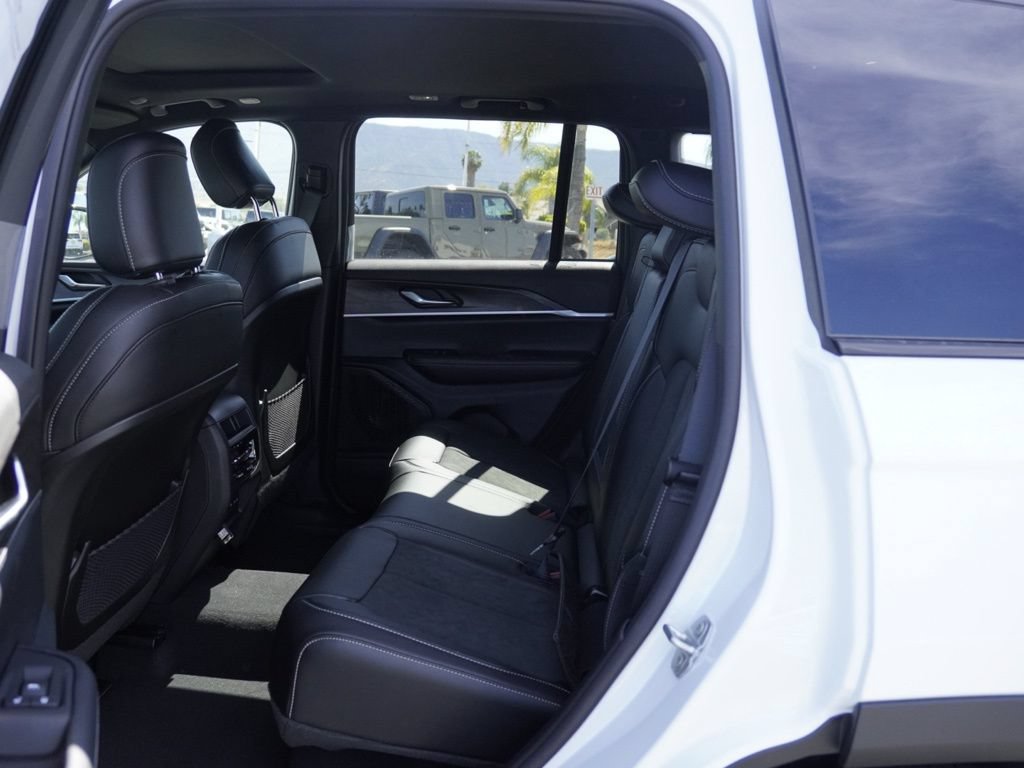 New 2026 Jeep Grand Cherokee Altitude AWD/4WD image 21