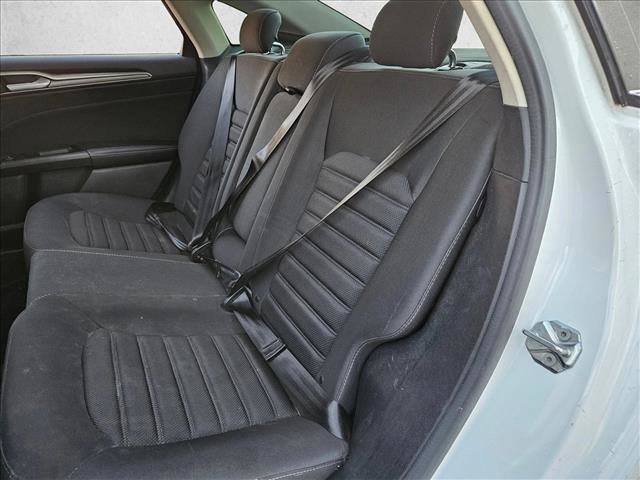 Used 2017 Ford Fusion SE w/ Fusion SE Technology Package image 19