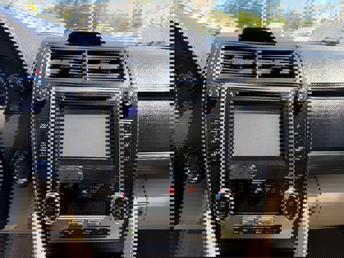 Used 2012 Toyota Camry XLE w/ Leather Pkg image 14