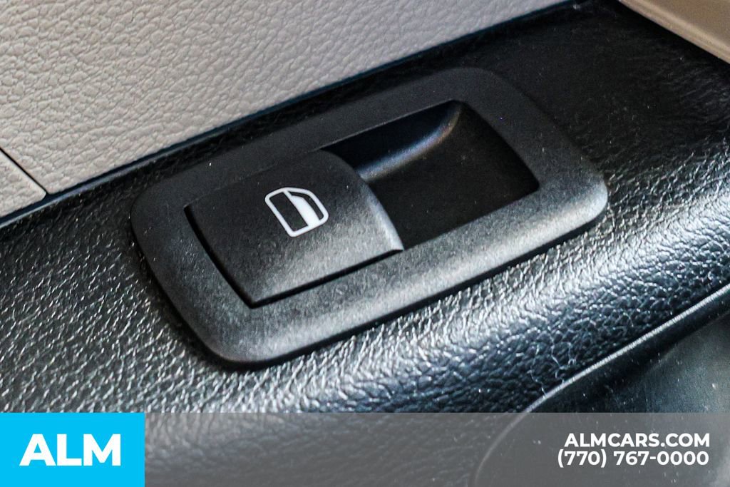 Used 2024 Chrysler Pacifica Touring-L FWD image 57