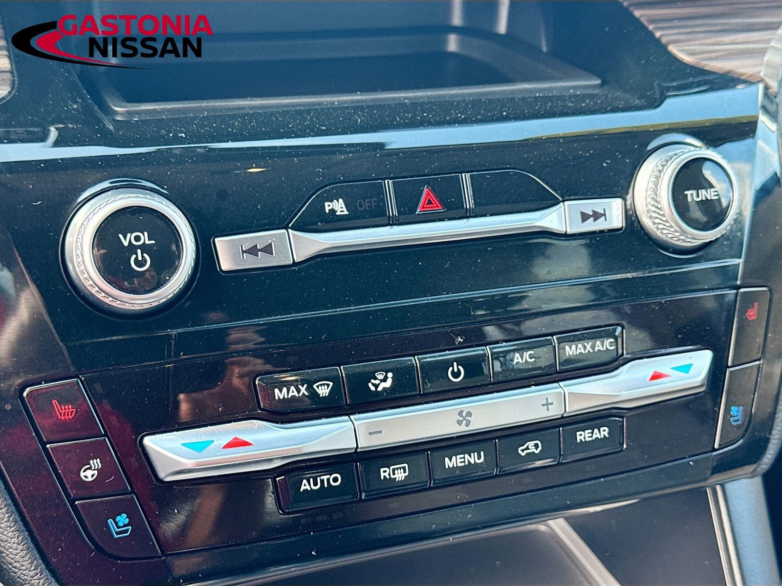 Used 2023 Ford Explorer Limited image 21