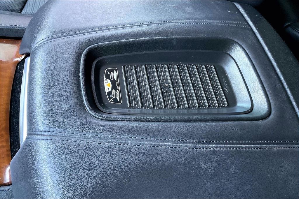 Used 2020 Cadillac Escalade Luxury RWD image 24