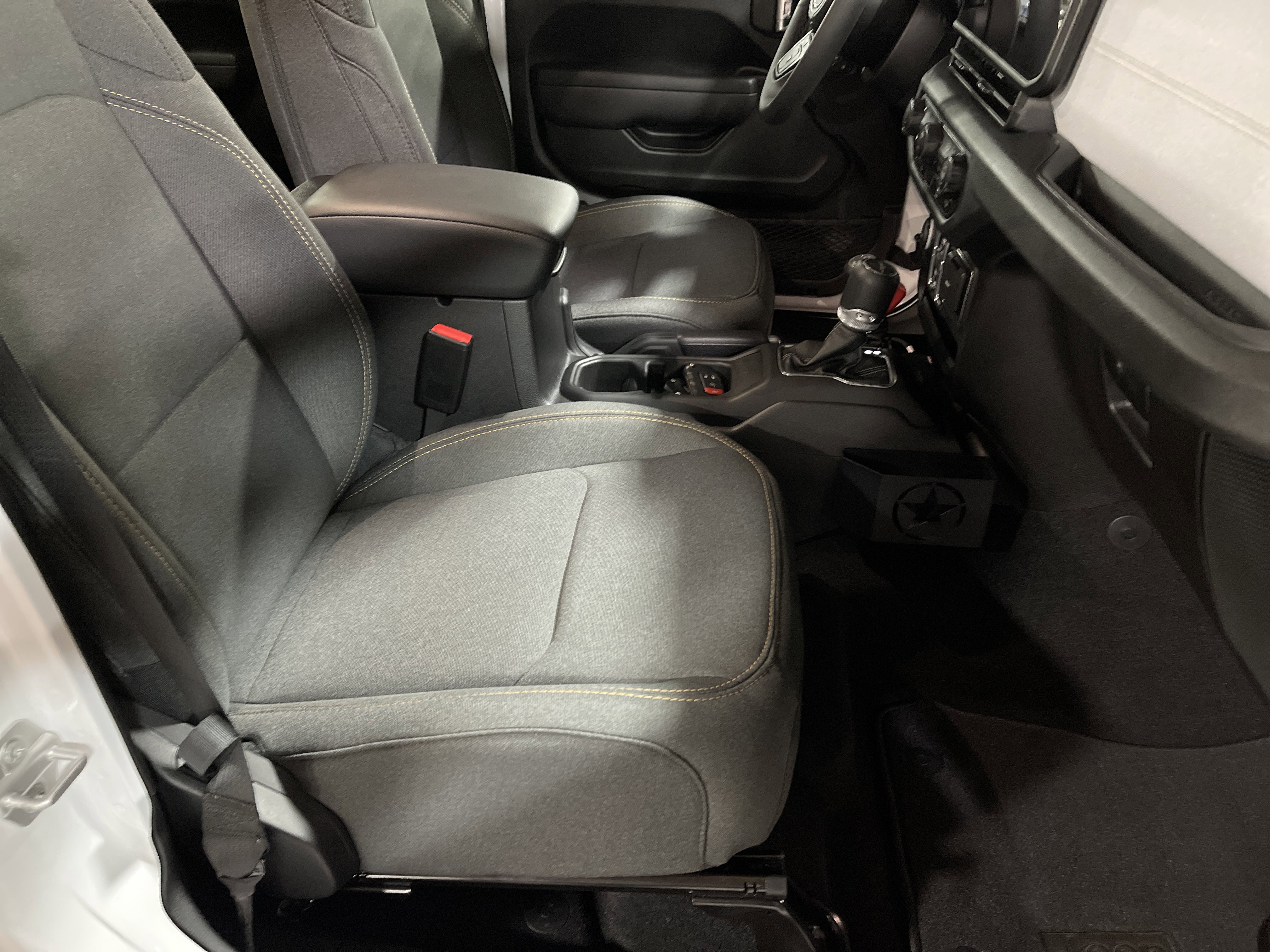 Used 2025 Jeep Gladiator Sport image 14