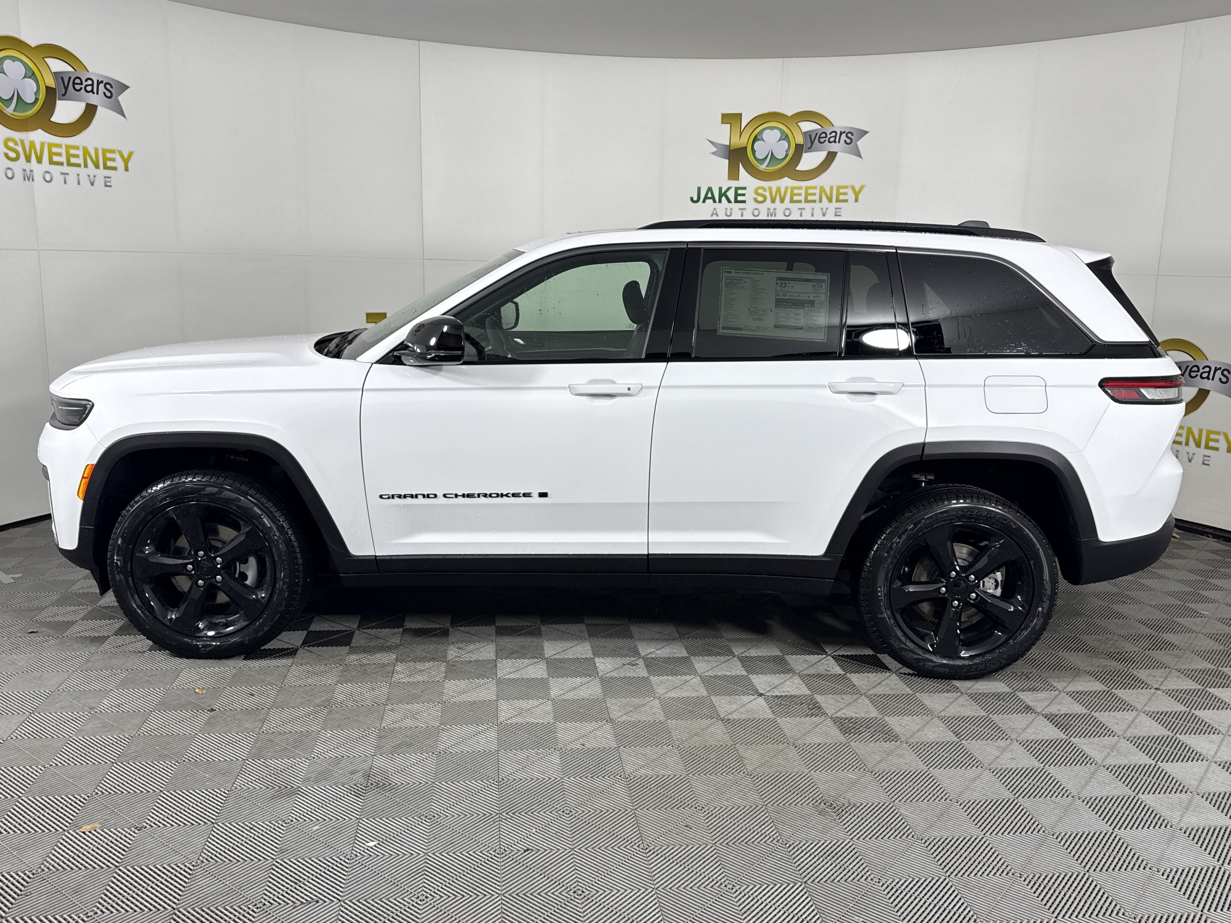 New 2026 Jeep Grand Cherokee Limited w/ Limited Altitude Package AWD/4WD image 5