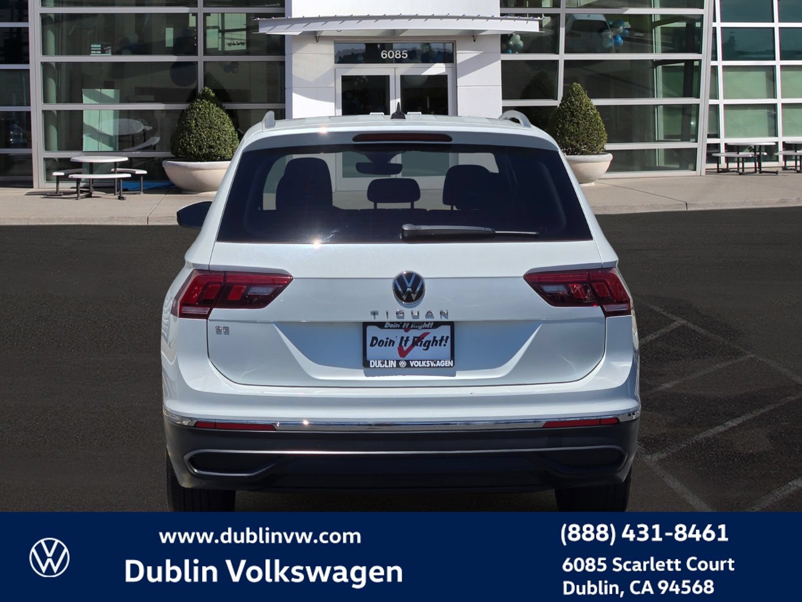 Certified 2023 Volkswagen Tiguan SE w/ Panoramic Sunroof Package FWD image 5