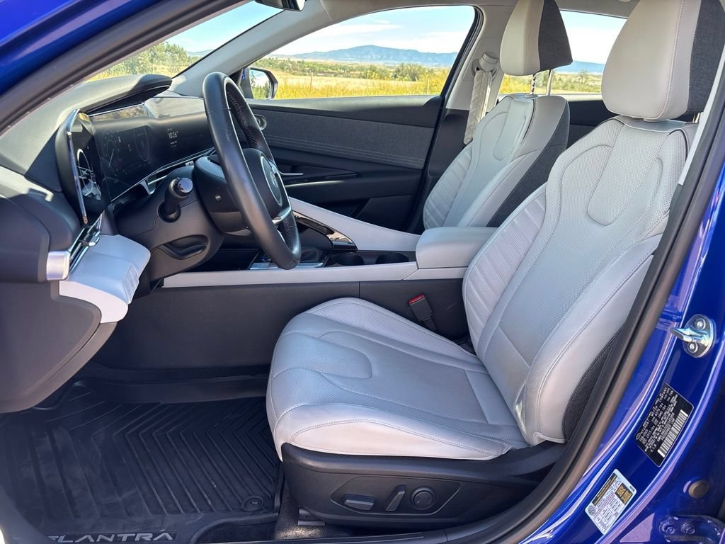 Used 2025 Hyundai Elantra Limited FWD image 9