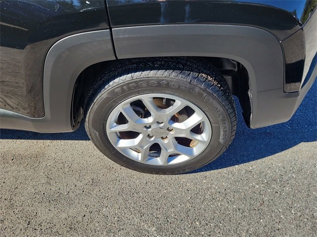 Used 2017 Jeep Renegade Latitude image 6