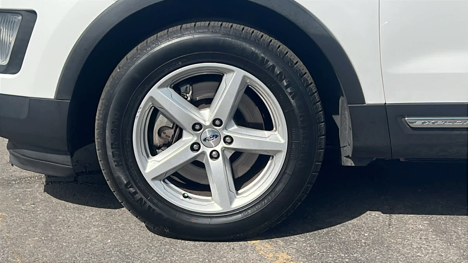 Used 2017 Ford Explorer XLT w/ Equipment Group 202A image 9