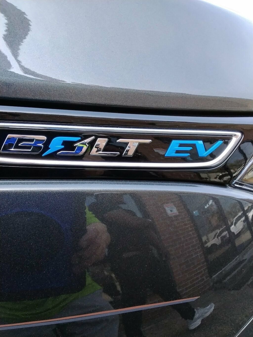 Used 2019 Chevrolet Bolt Premier w/ Infotainment Package image 28
