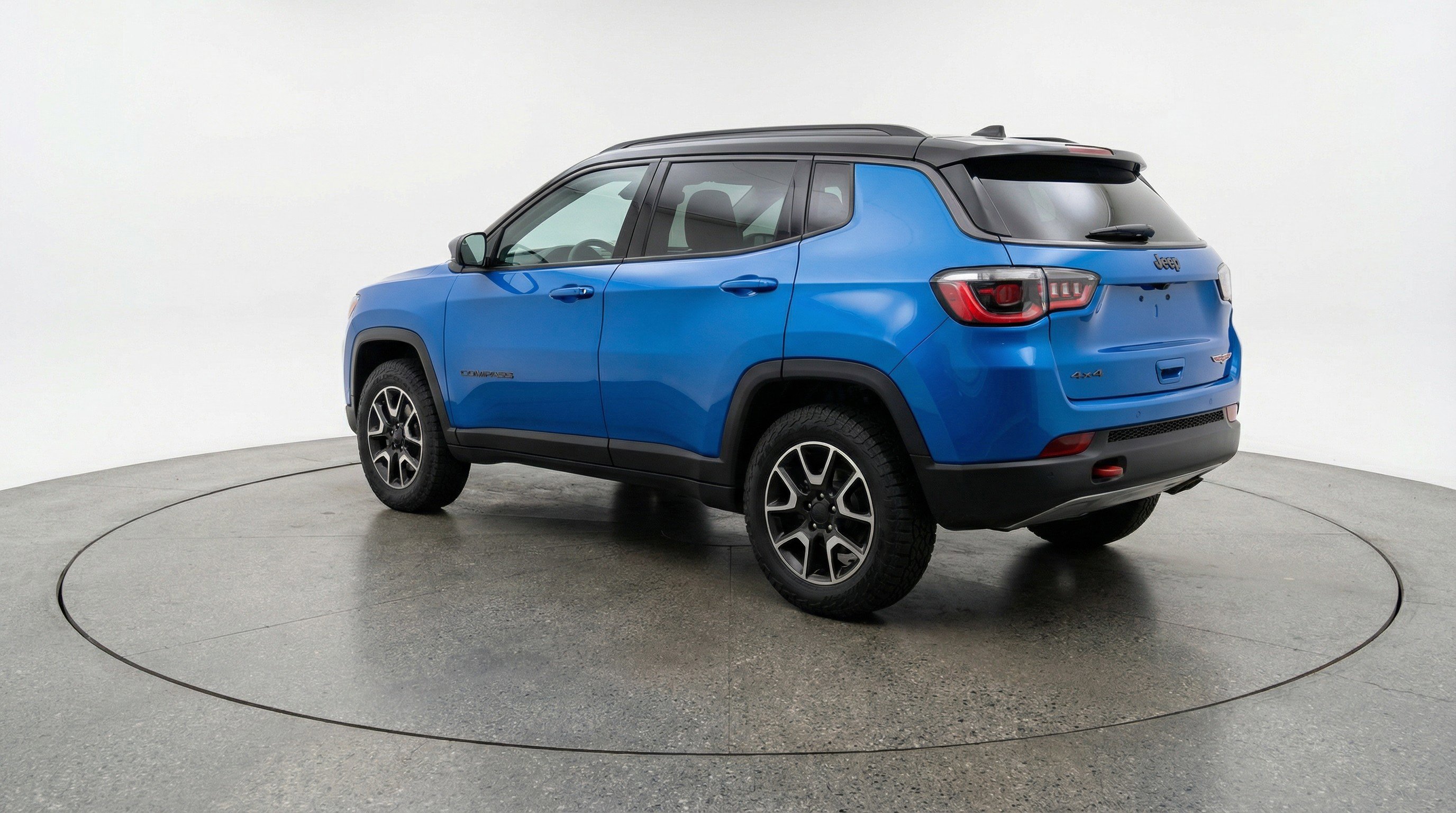Used 2025 Jeep Compass Trailhawk AWD/4WD image 6