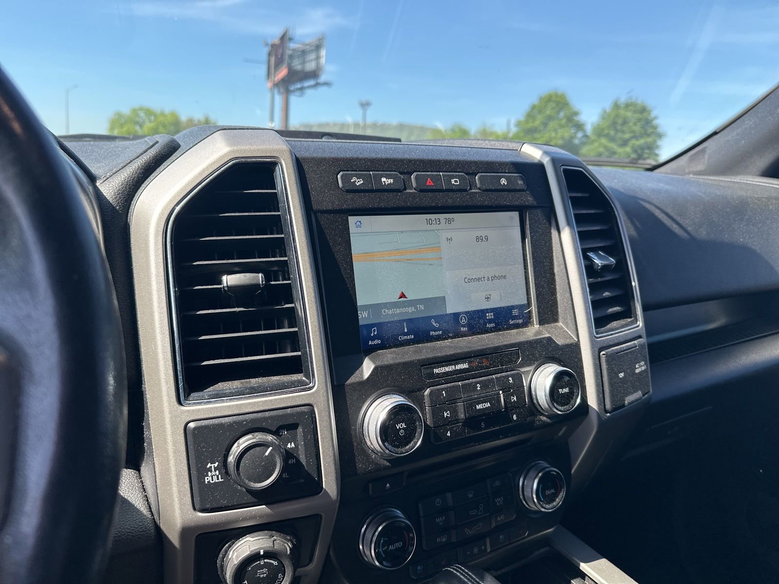 Used 2018 Ford F150 Lariat w/ Equipment Group 502A Luxury AWD/4WD image 9