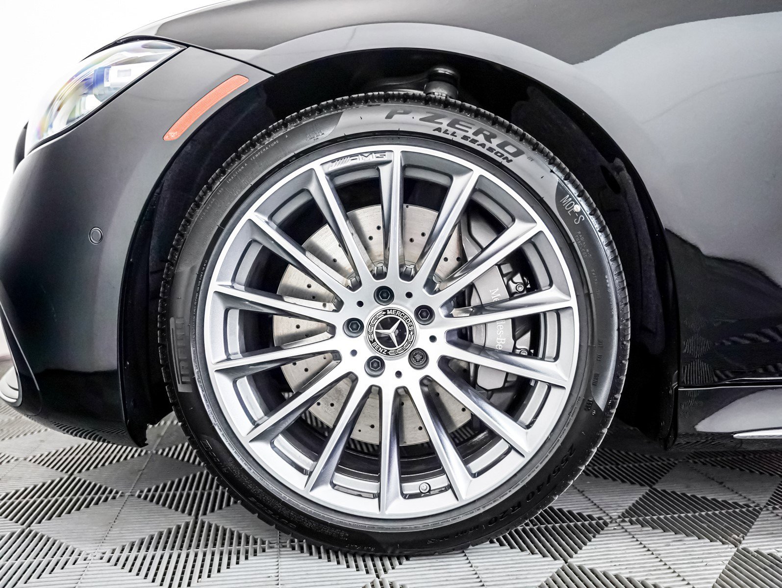 New 2025 Mercedes-Benz S 580 4MATIC Sedan image 6