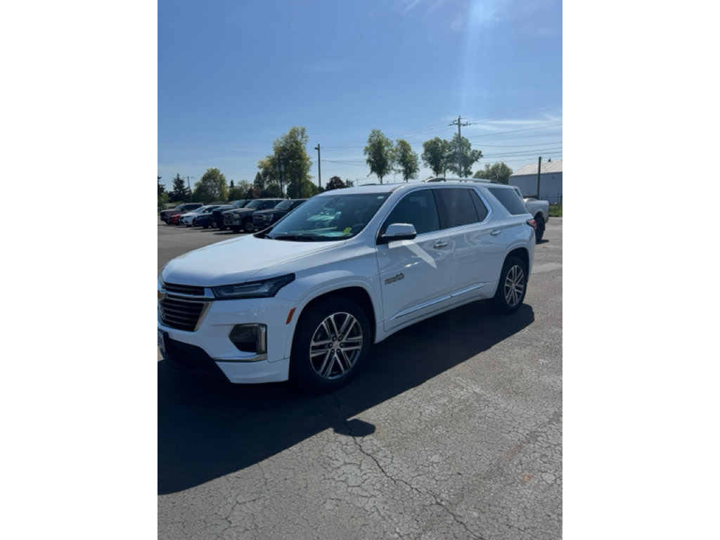 Used 2023 Chevrolet Traverse High Country w/ LPO, Floor Liner Package AWD/4WD image 4