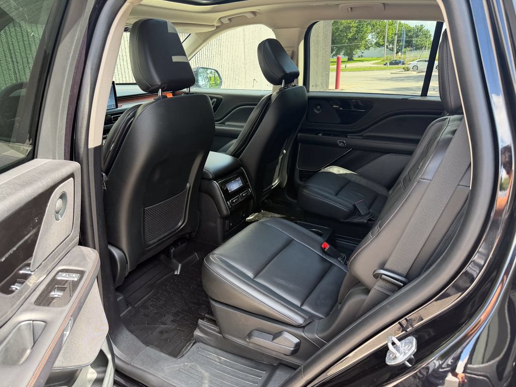 Used 2023 Lincoln Aviator Reserve w/ Elements Package Plus AWD/4WD image 17