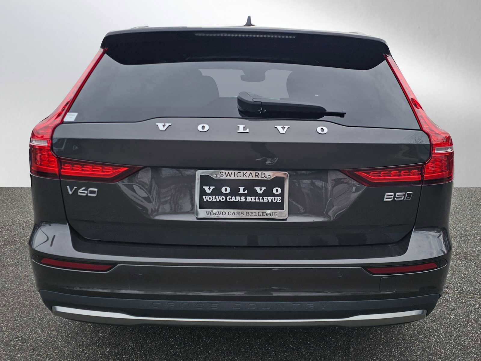 Certified 2025 Volvo V60 B5 Cross Country Plus AWD/4WD image 5