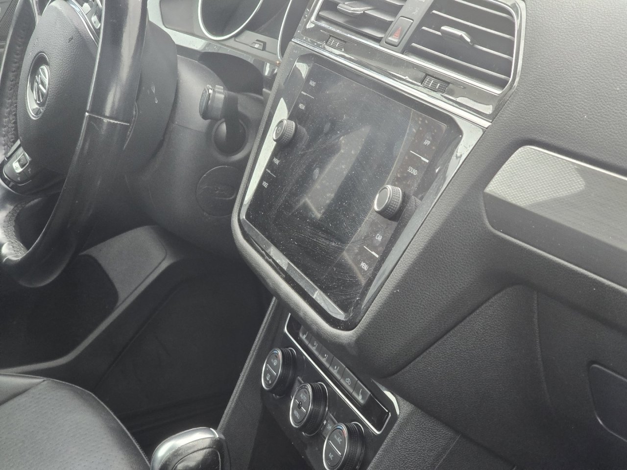 Used 2019 Volkswagen Tiguan SE AWD/4WD image 15