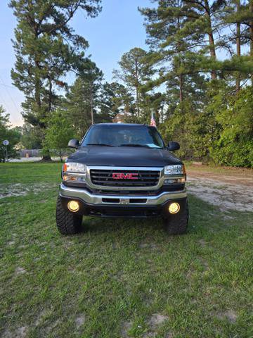 Used 2005 GMC Sierra 2500 SLT RWD image 2