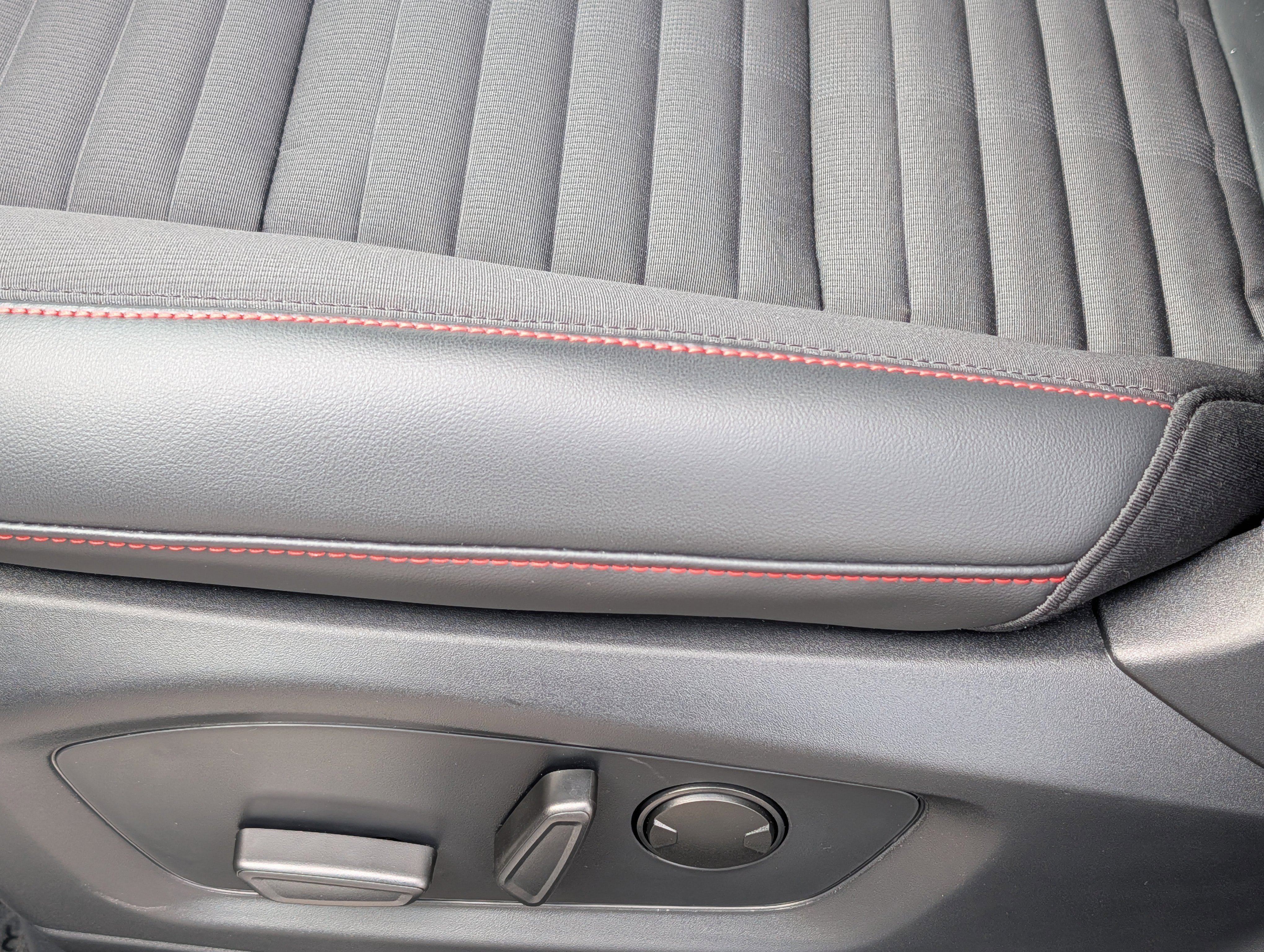 New 2026 Ford Explorer ST-Line w/ ST-Line Street Pack image 33