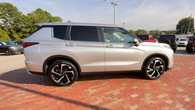 Used 2025 Mitsubishi Outlander SE AWD/4WD image 2