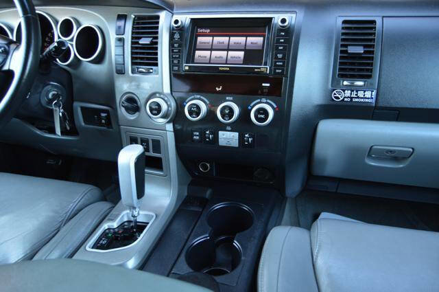 Used 2010 Toyota Sequoia Limited image 21