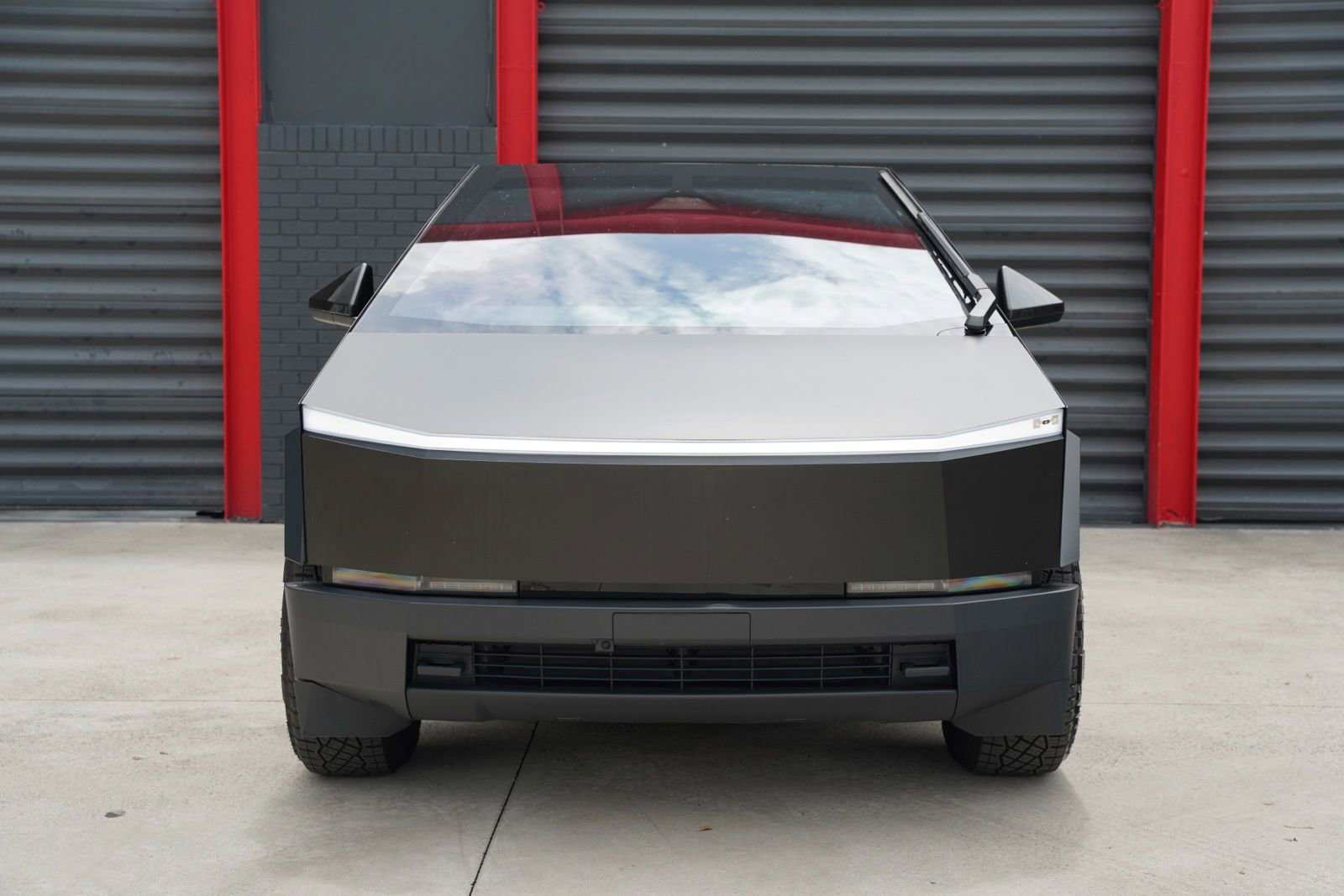 Used 2025 Tesla Cybertruck AWD Crew Cab image 7
