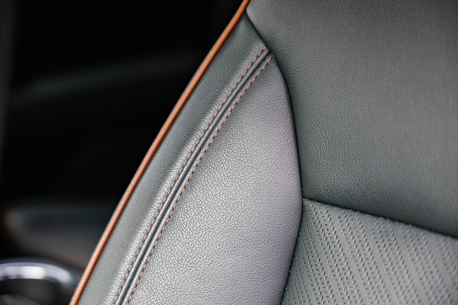 Used 2025 GMC Yukon XL AT4 image 26