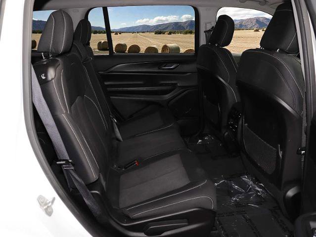 Used 2023 Jeep Grand Cherokee L Laredo image 27