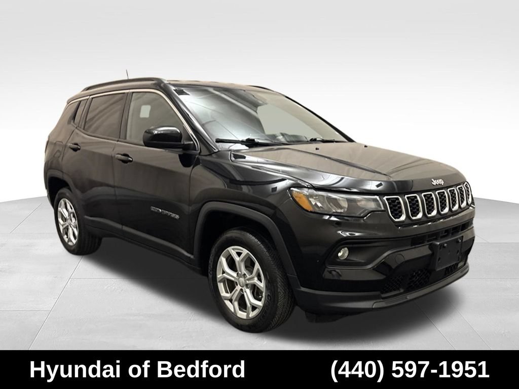 Used 2024 Jeep Compass Latitude AWD/4WD image 3