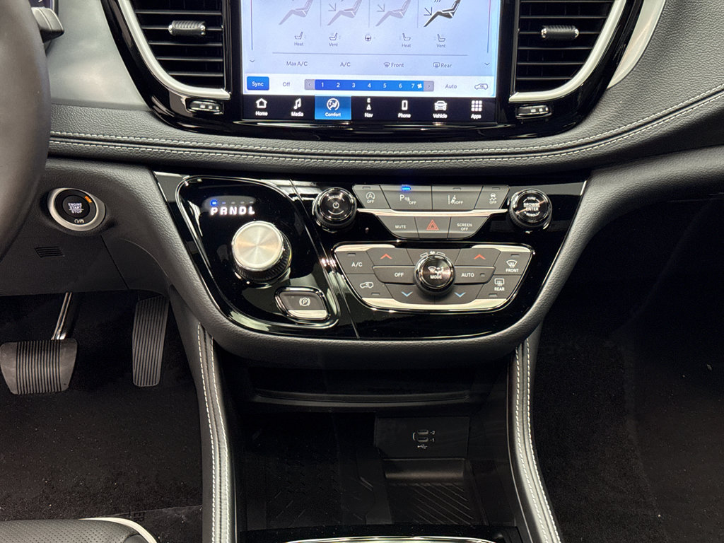 New 2026 Chrysler Pacifica Limited w/ S Appearance Package image 10