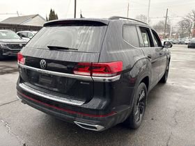 Used 2023 Volkswagen Atlas SE w/ Panoramic Sunroof Package image 5