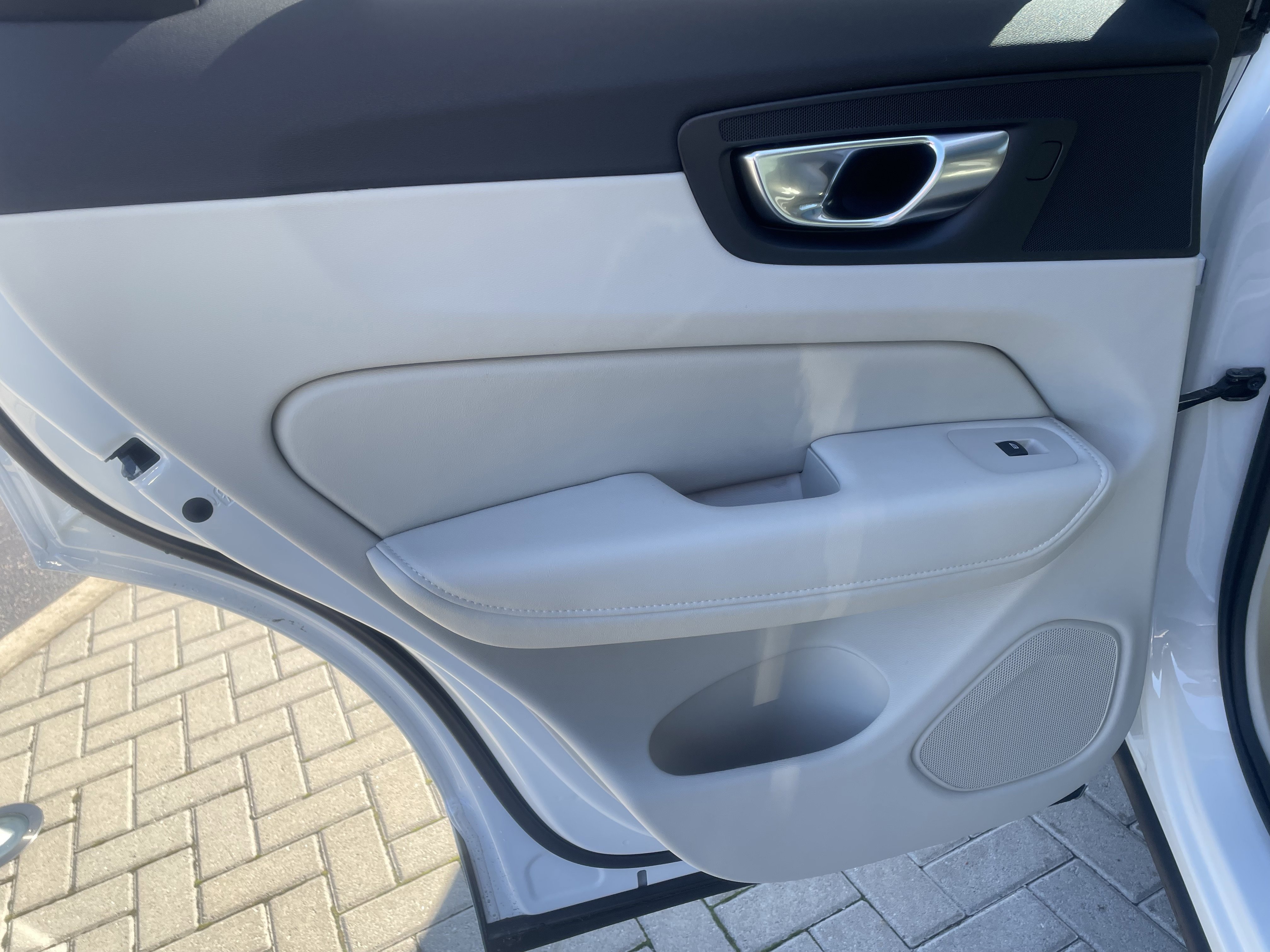 New 2026 Volvo XC60 B5 Ultra w/ Protection Package Premier image 11