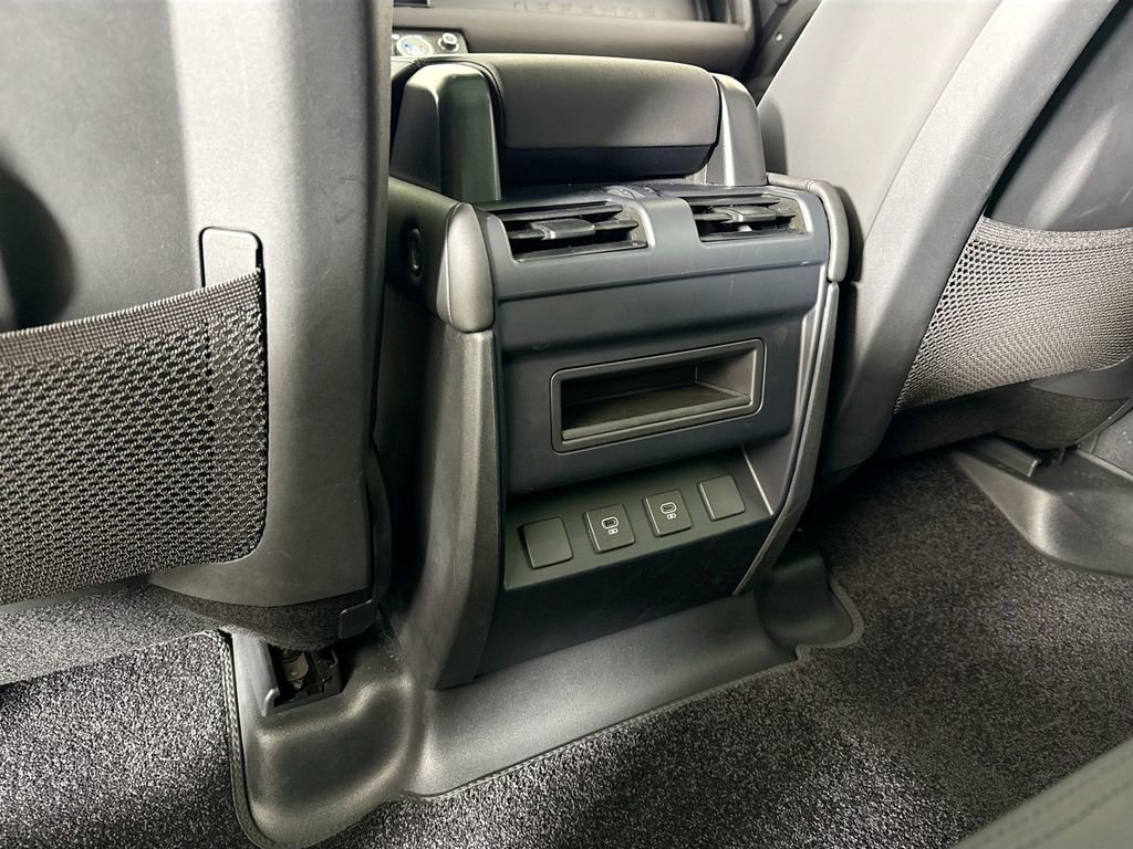Used 2025 Land Rover Defender 110 X-Dynamic SE AWD/4WD image 16