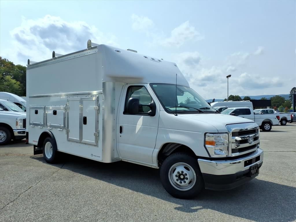 New 2026 Ford E-350 and Econoline 350 Super Duty w/ Driver's Safety Package RWD image 3