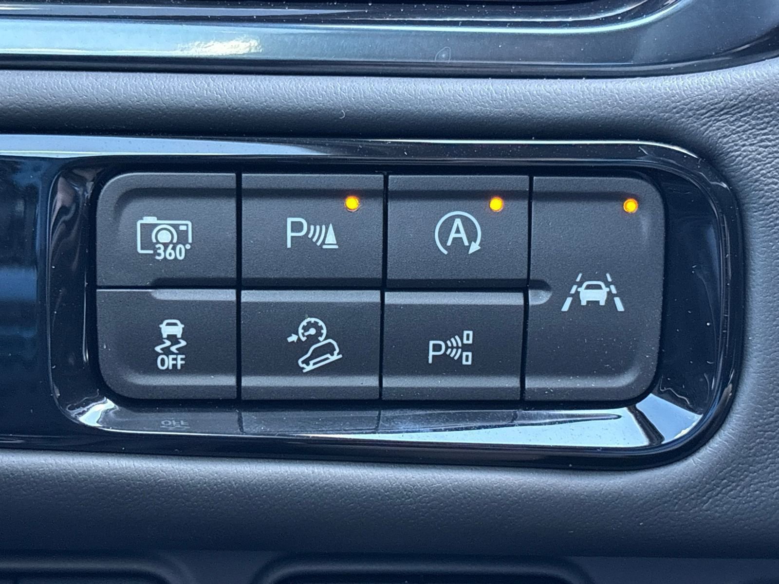 New 2026 GMC Yukon XL AT4 Ultimate w/ LPO, Illumination Package image 17