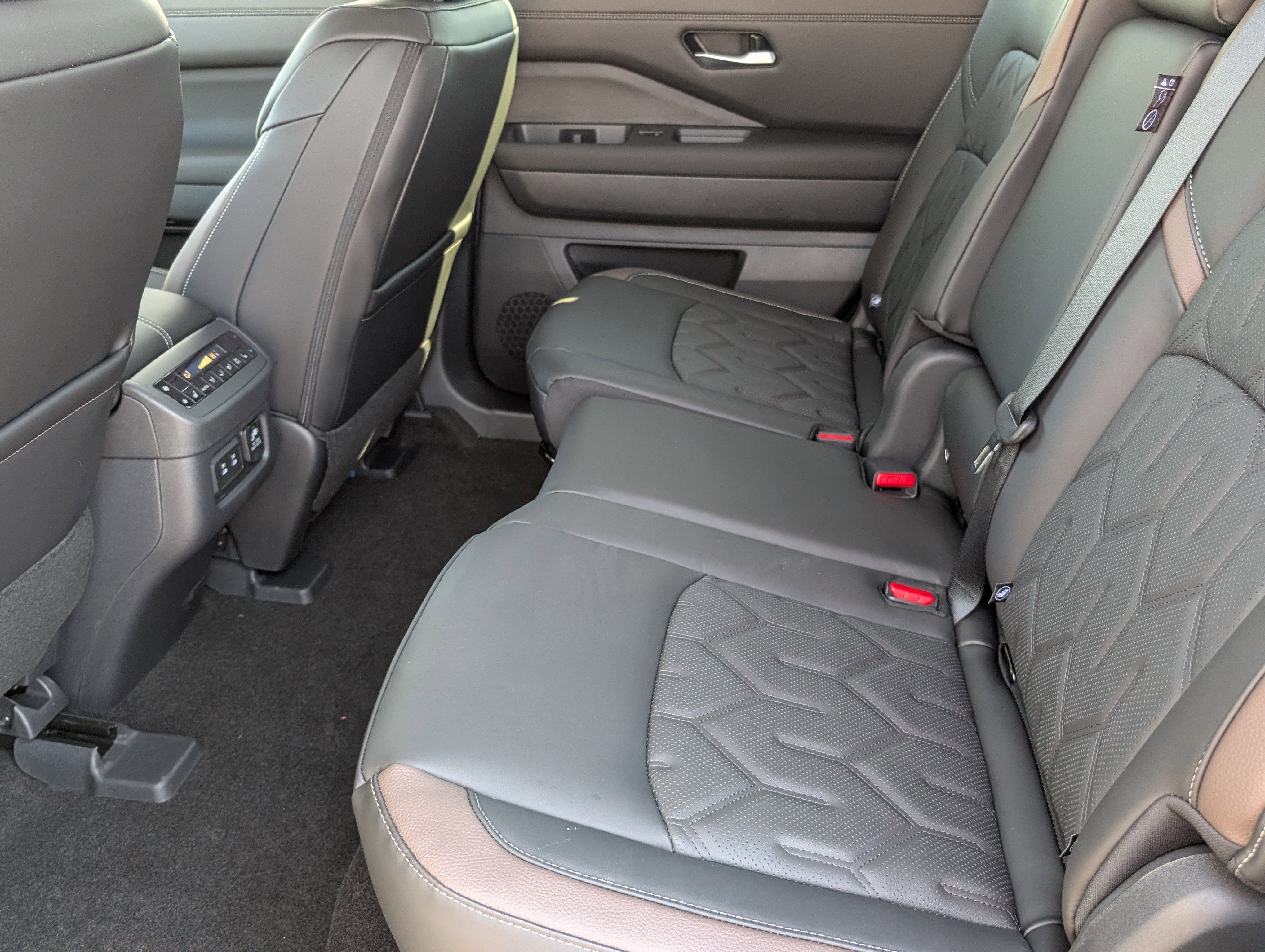 New 2026 Nissan Pathfinder Platinum AWD/4WD image 23