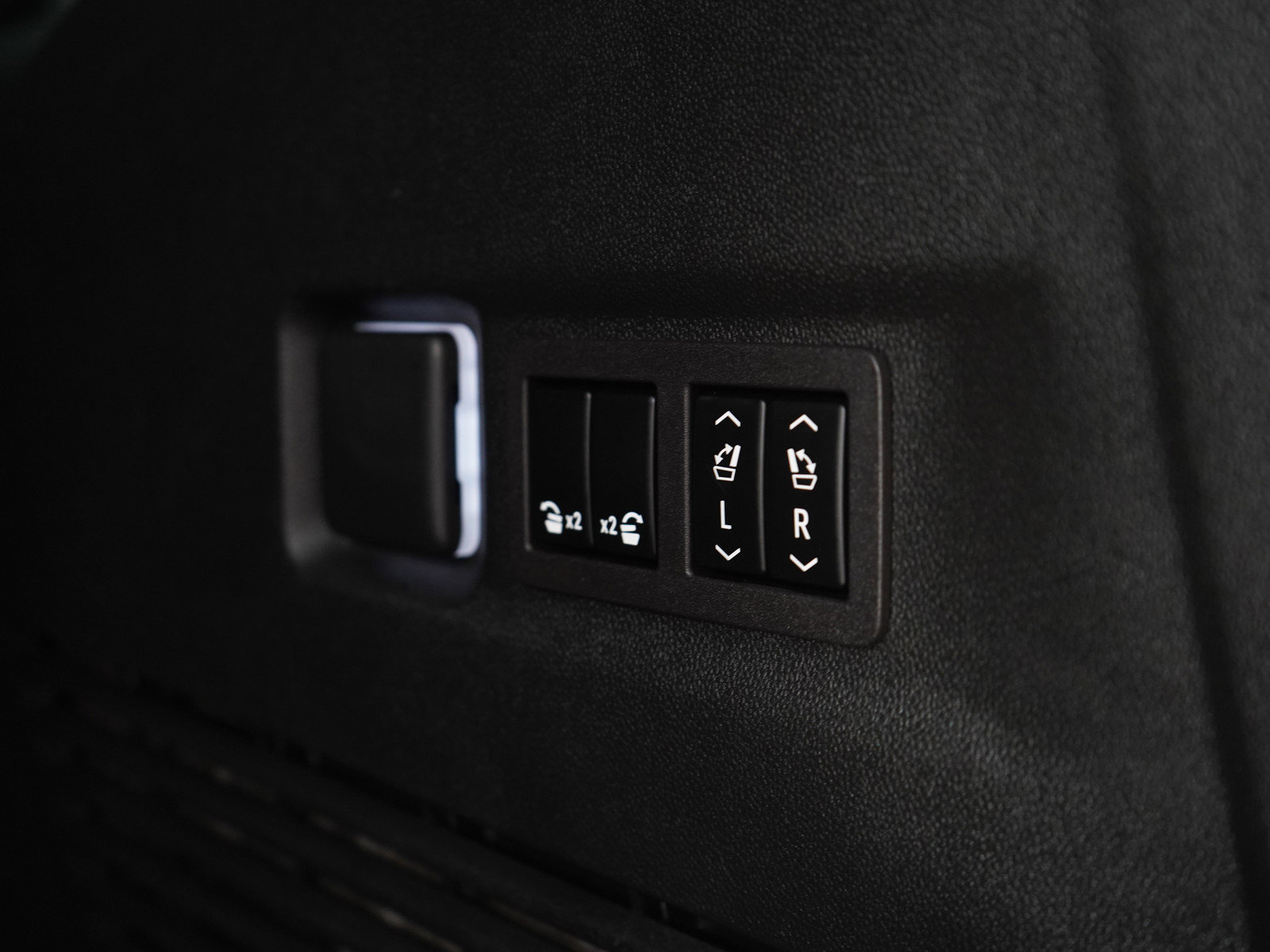 Used 2024 Chevrolet Suburban High Country w/ Premium Package image 16