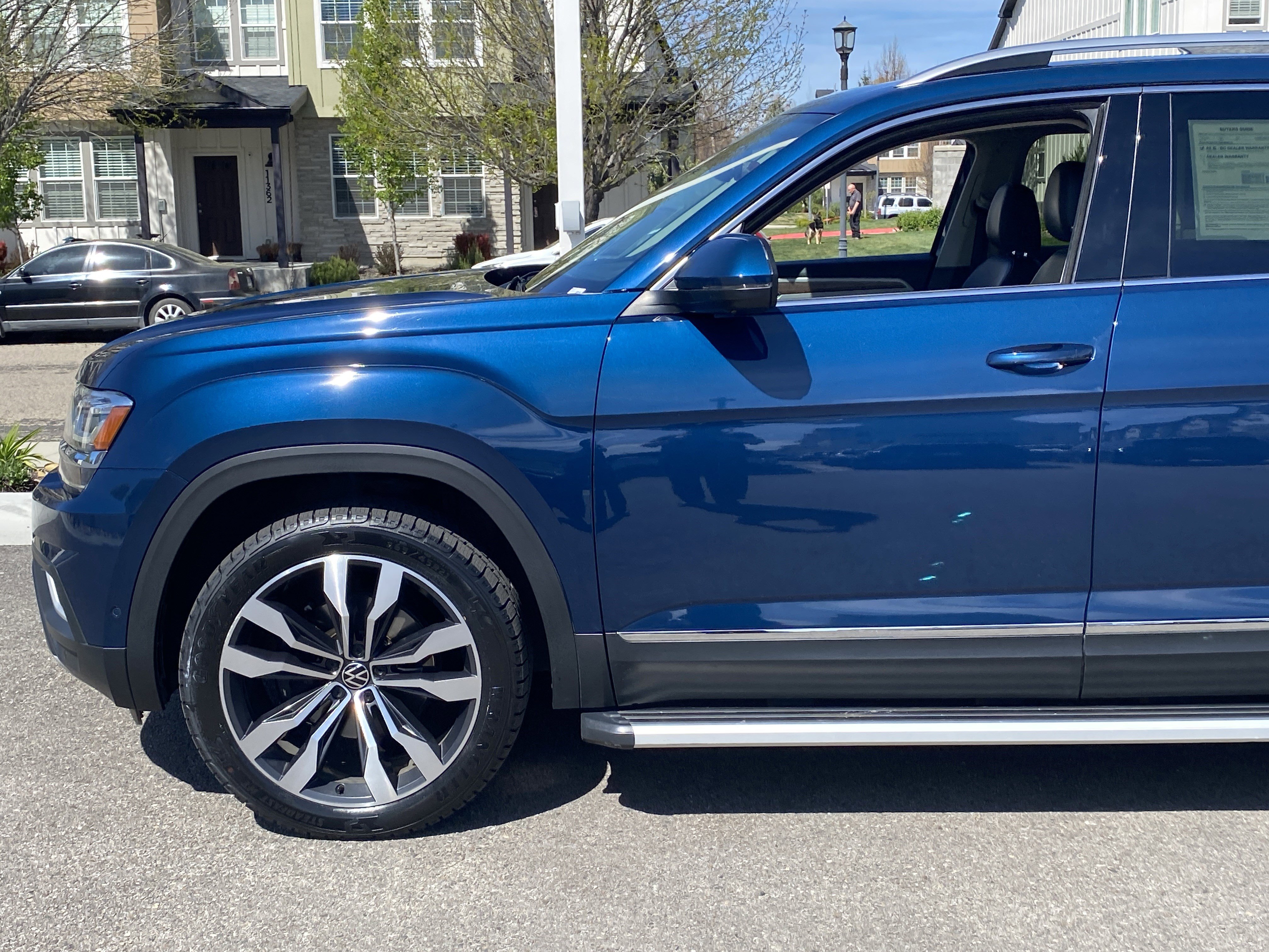 Used 2018 Volkswagen Atlas SEL Premium image 2
