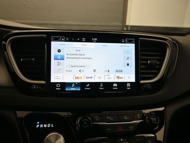 Used 2025 Chrysler Pacifica Select image 19