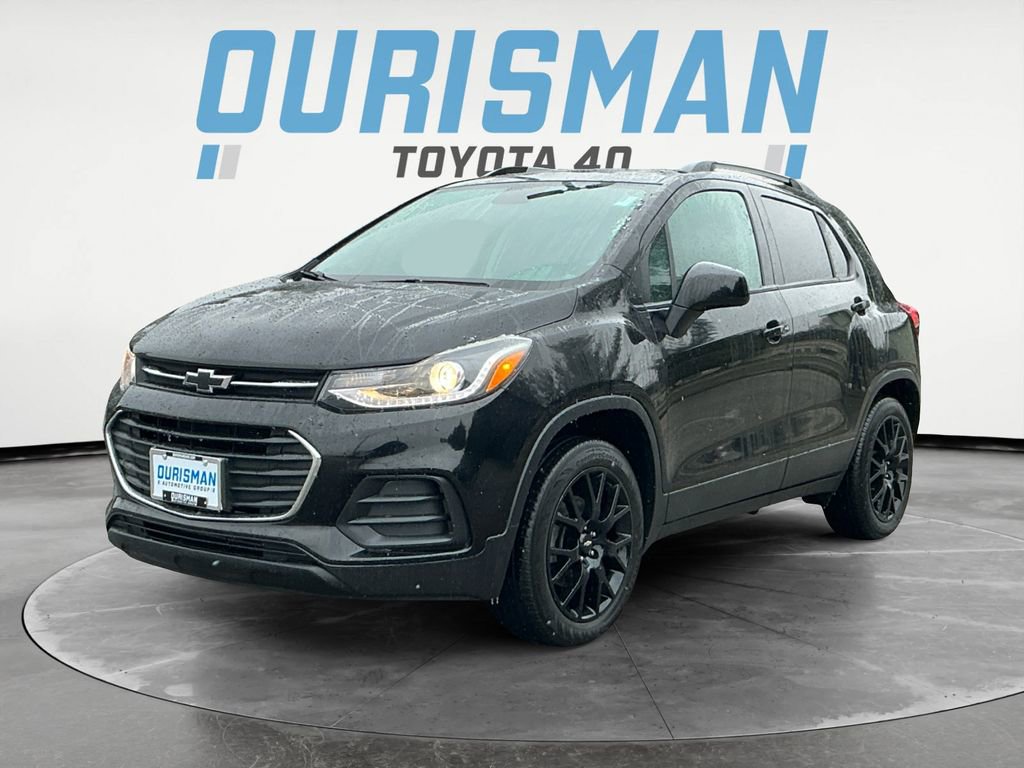 Used 2022 Chevrolet Trax LT w/ Midnight Edition image 2