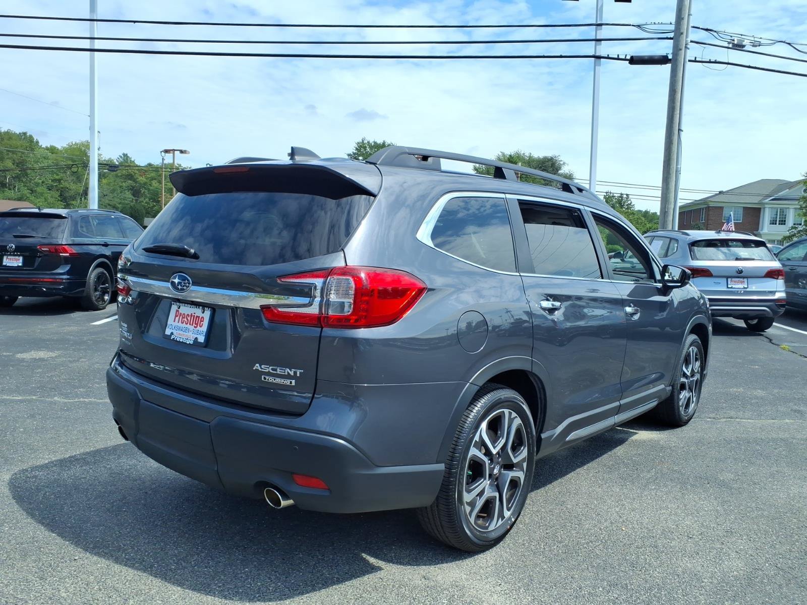 Used 2024 Subaru Ascent Touring AWD/4WD image 2