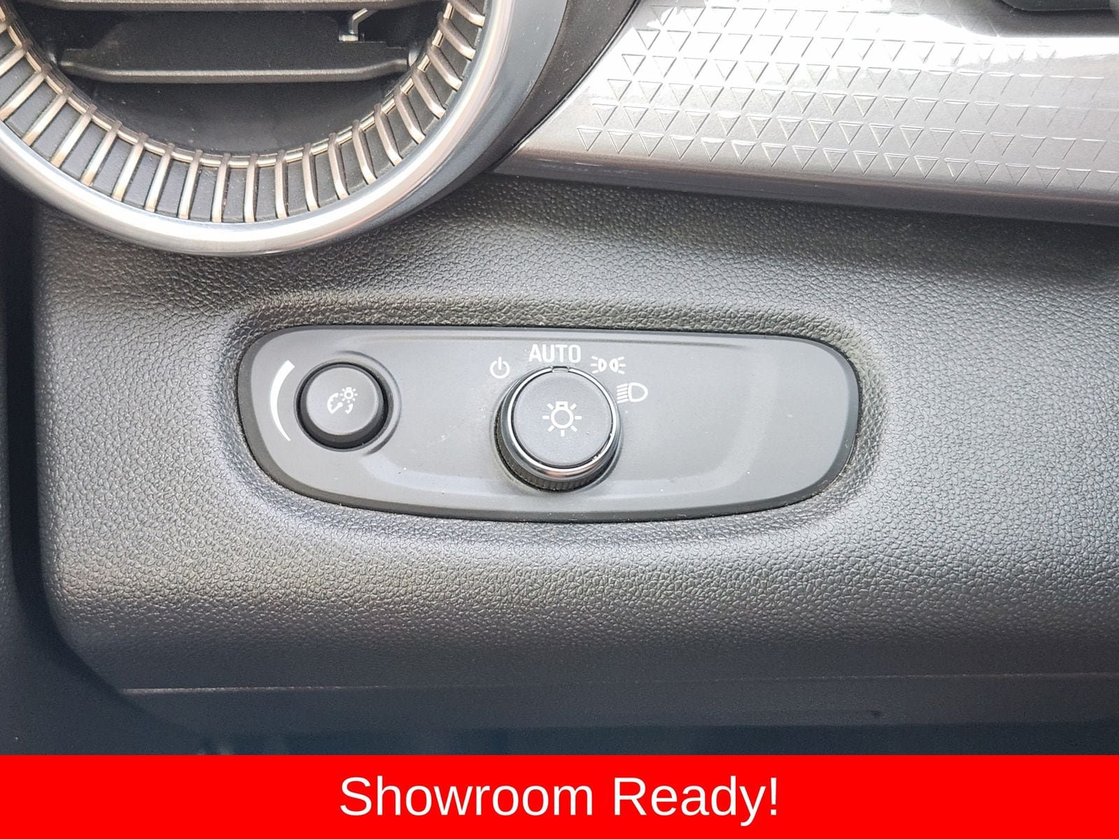 Used 2024 Chevrolet Trax ACTIV w/ Driver Confidence Package FWD image 29