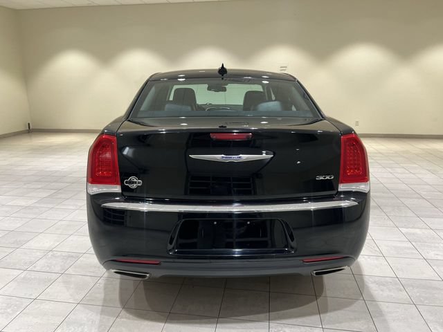 Used 2019 Chrysler 300 Touring L w/ Quick Order Package 22F RWD image 4