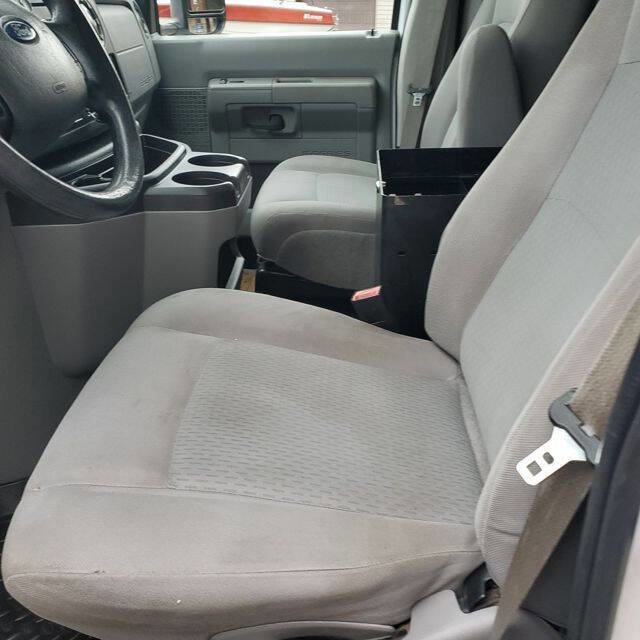 Used 2014 Ford E-150 and Econoline 150 Extended w/ Interior Upgrade Package image 30