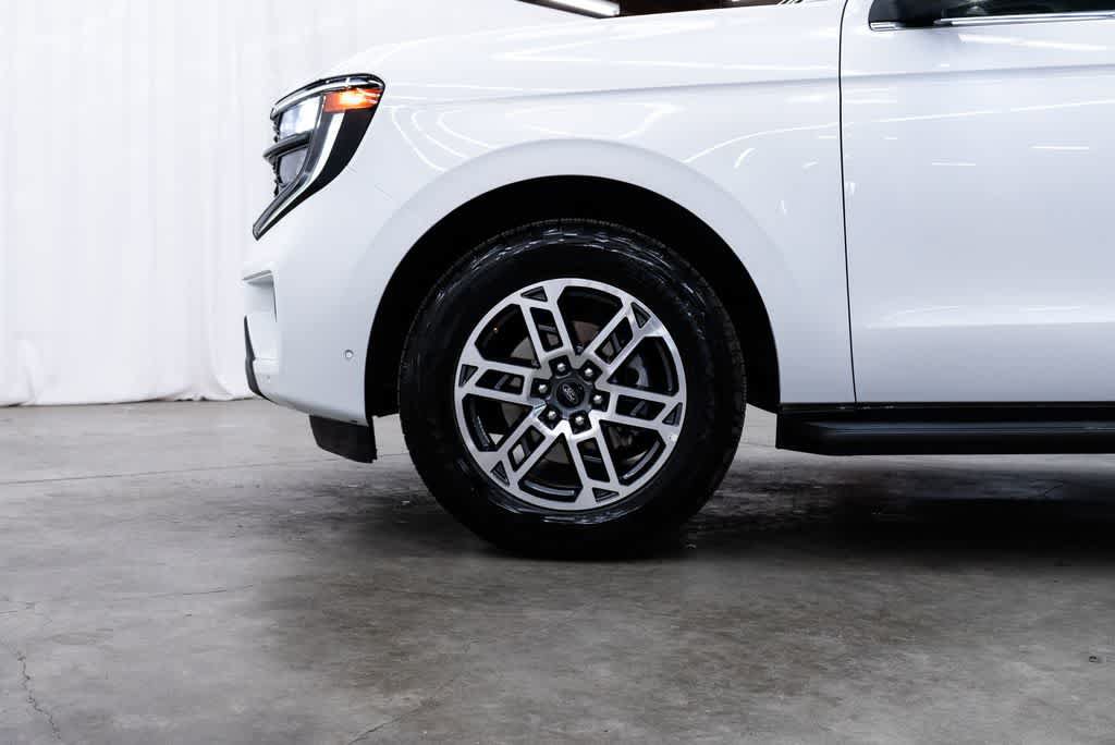 Used 2025 Ford Expedition Active AWD/4WD image 7