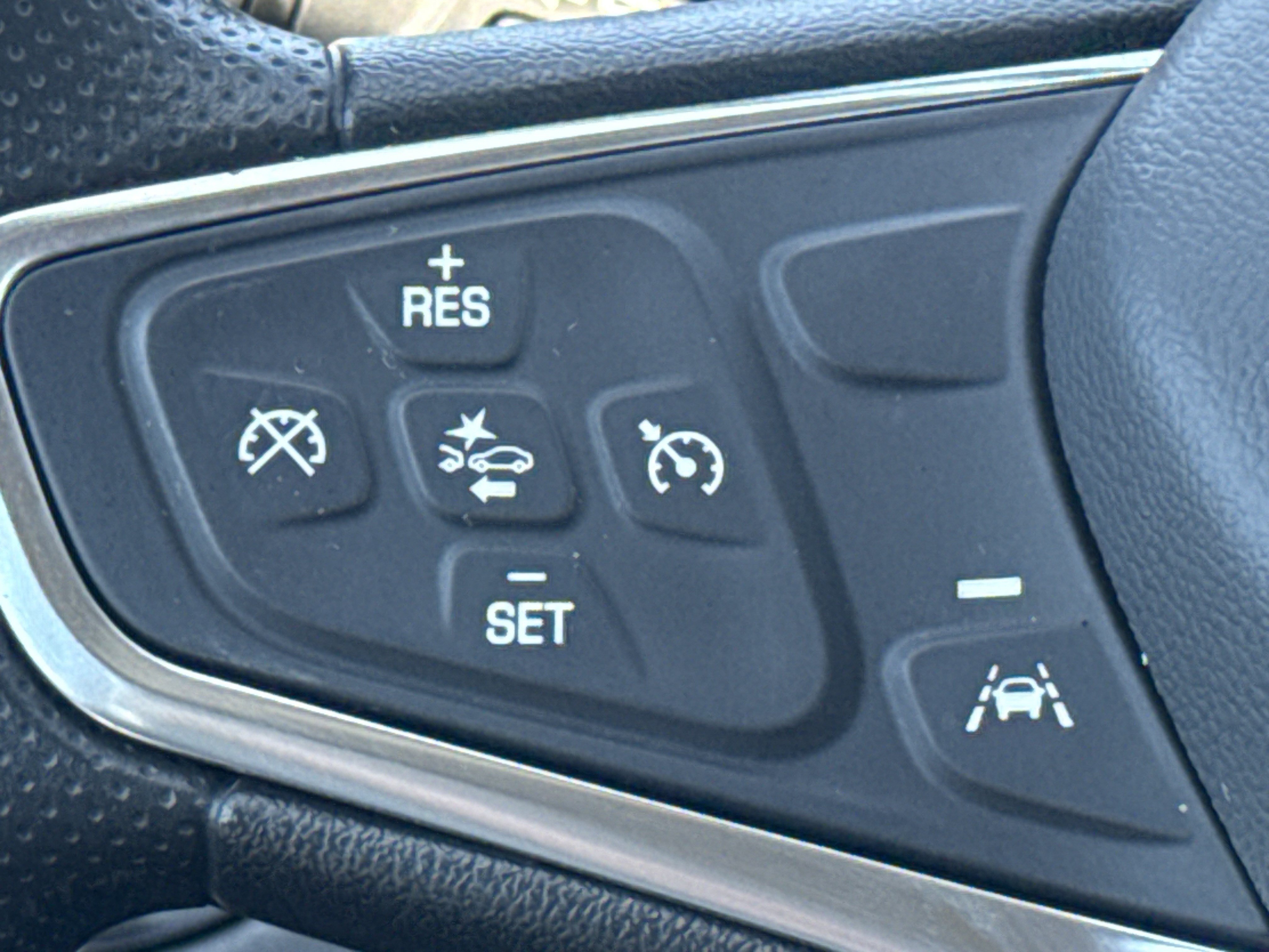 Used 2024 Chevrolet Equinox LS w/ Driver Confidence II Package FWD image 19