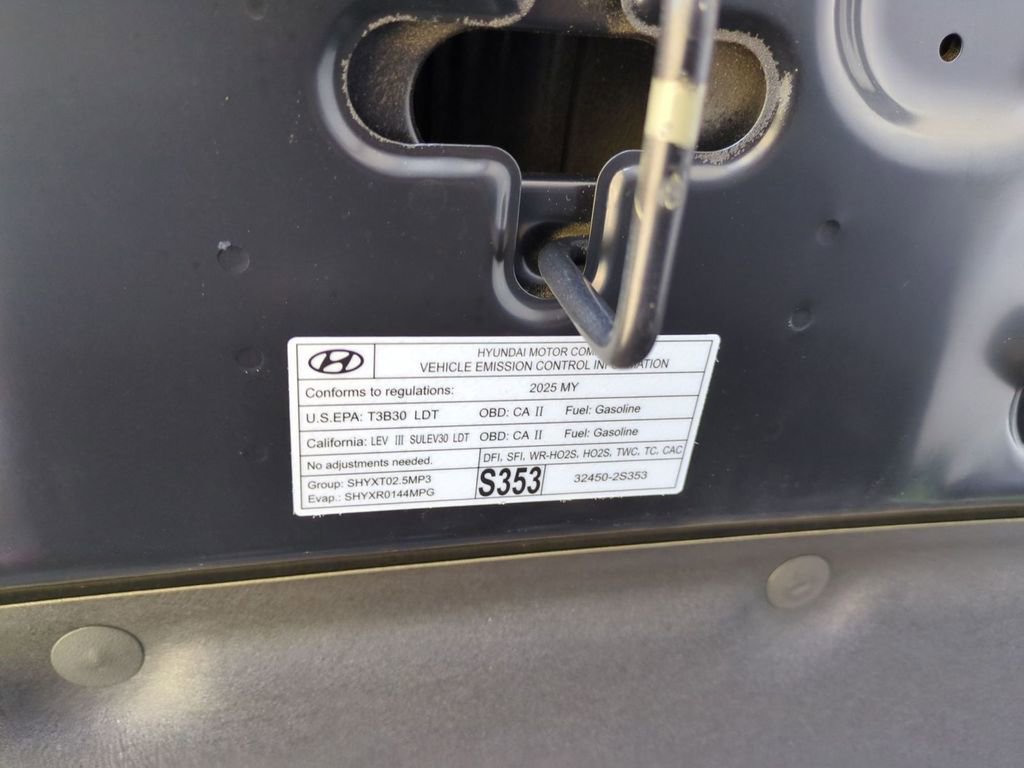 Certified 2025 Hyundai Santa Fe SEL image 33
