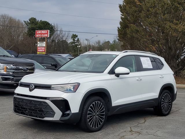 Certified 2025 Volkswagen Taos SE w/ Panoramic Sunroof Package image 32