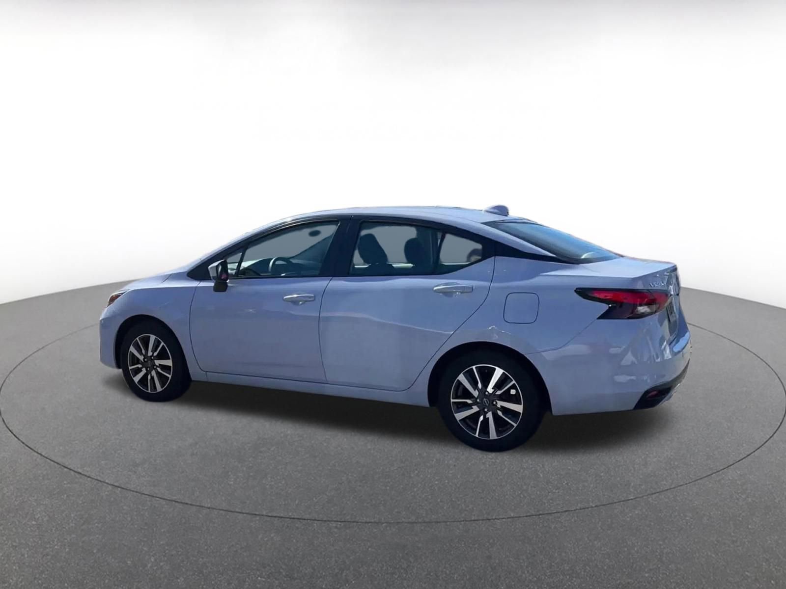 Used 2025 Nissan Versa SV image 9