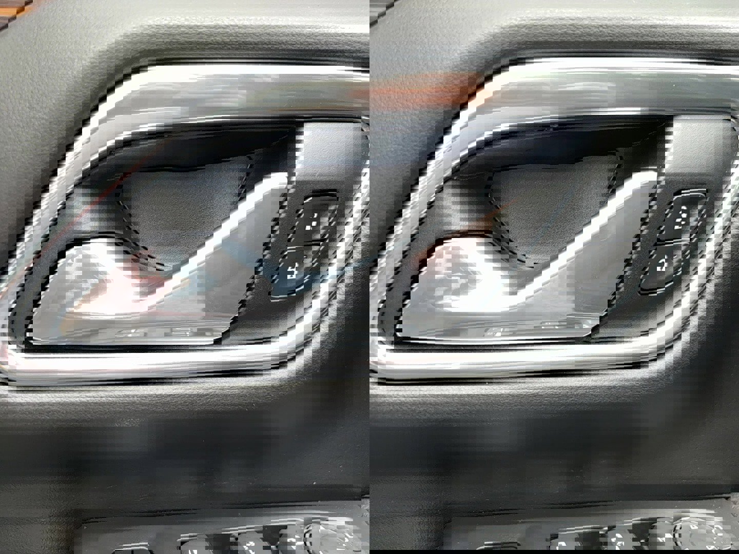 Used 2021 Chevrolet Suburban High Country w/ Premium Package image 25